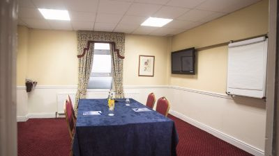down suite syndicate room 400x250