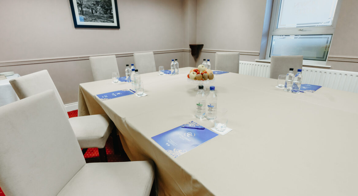 Down Suite Cnal Court Hotel