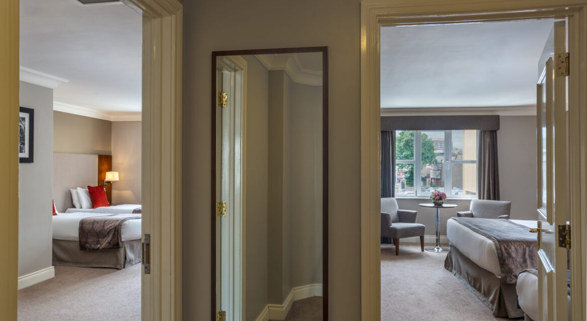 Interconnecting Family Room Canal Court Hotel